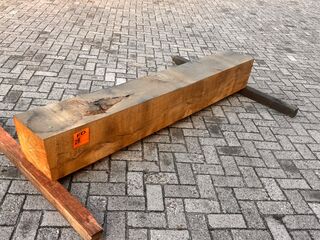 Eiken Balk Fijnbezaagd, 300x300mm, Lengte 210cm